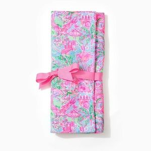 NWT Lilly Pulitzer GWP makeup brush and case set Spotted on Worth cosmetic roll